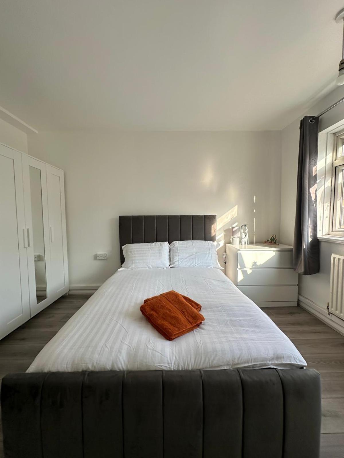 Modern Room In A 4 Bedroom Flat In London, Shared Bathroom! Eksteriør bilde