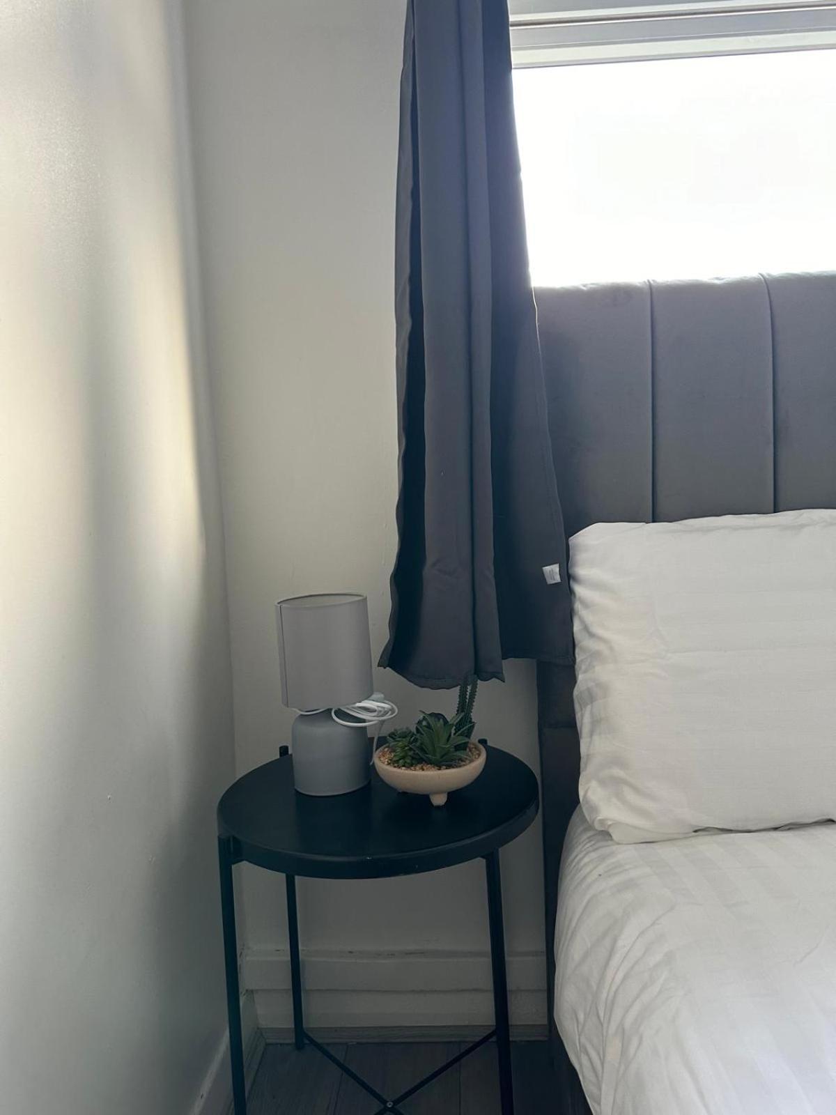 Modern Room In A 4 Bedroom Flat In London, Shared Bathroom! Eksteriør bilde