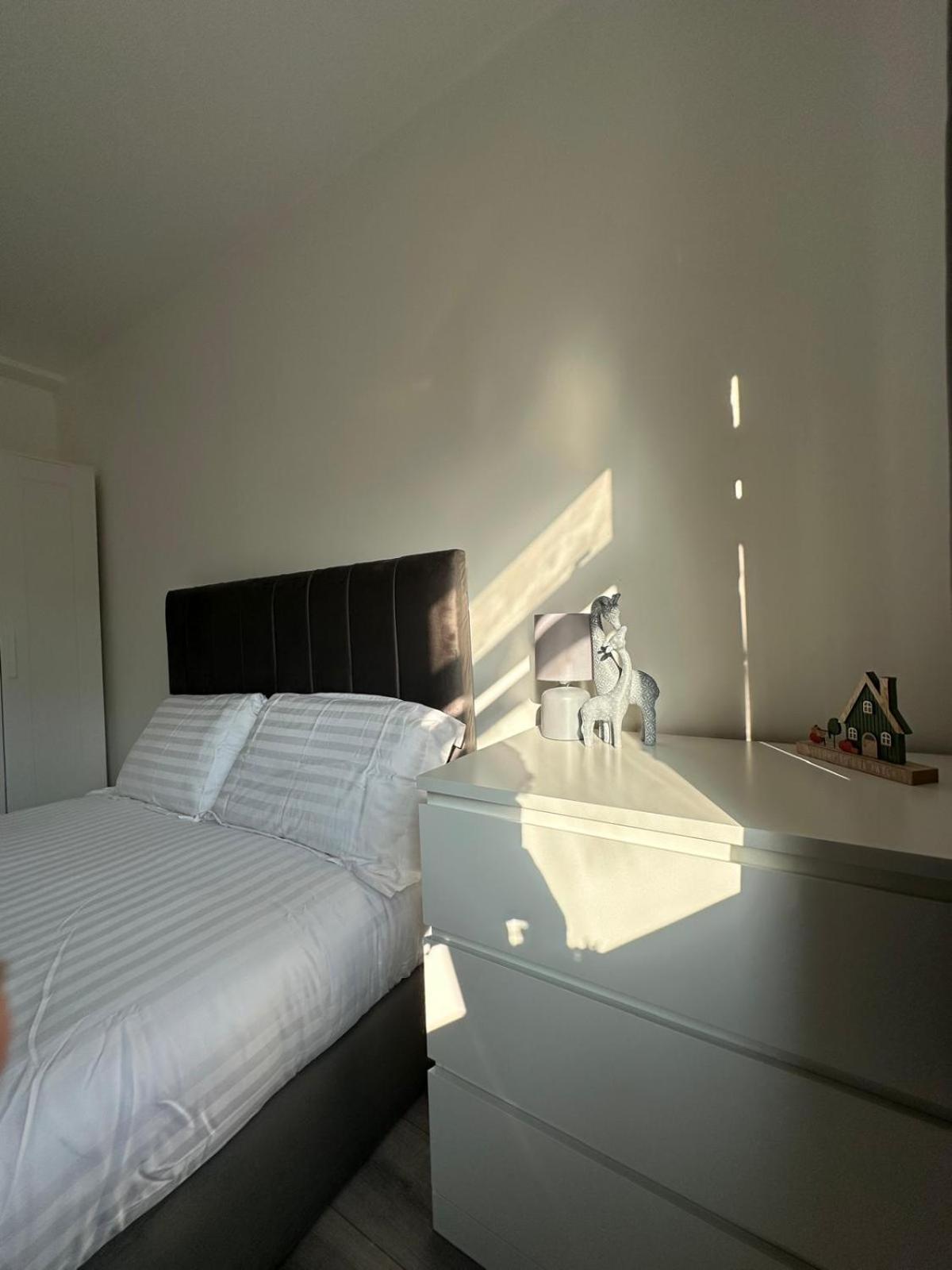 Modern Room In A 4 Bedroom Flat In London, Shared Bathroom! Eksteriør bilde