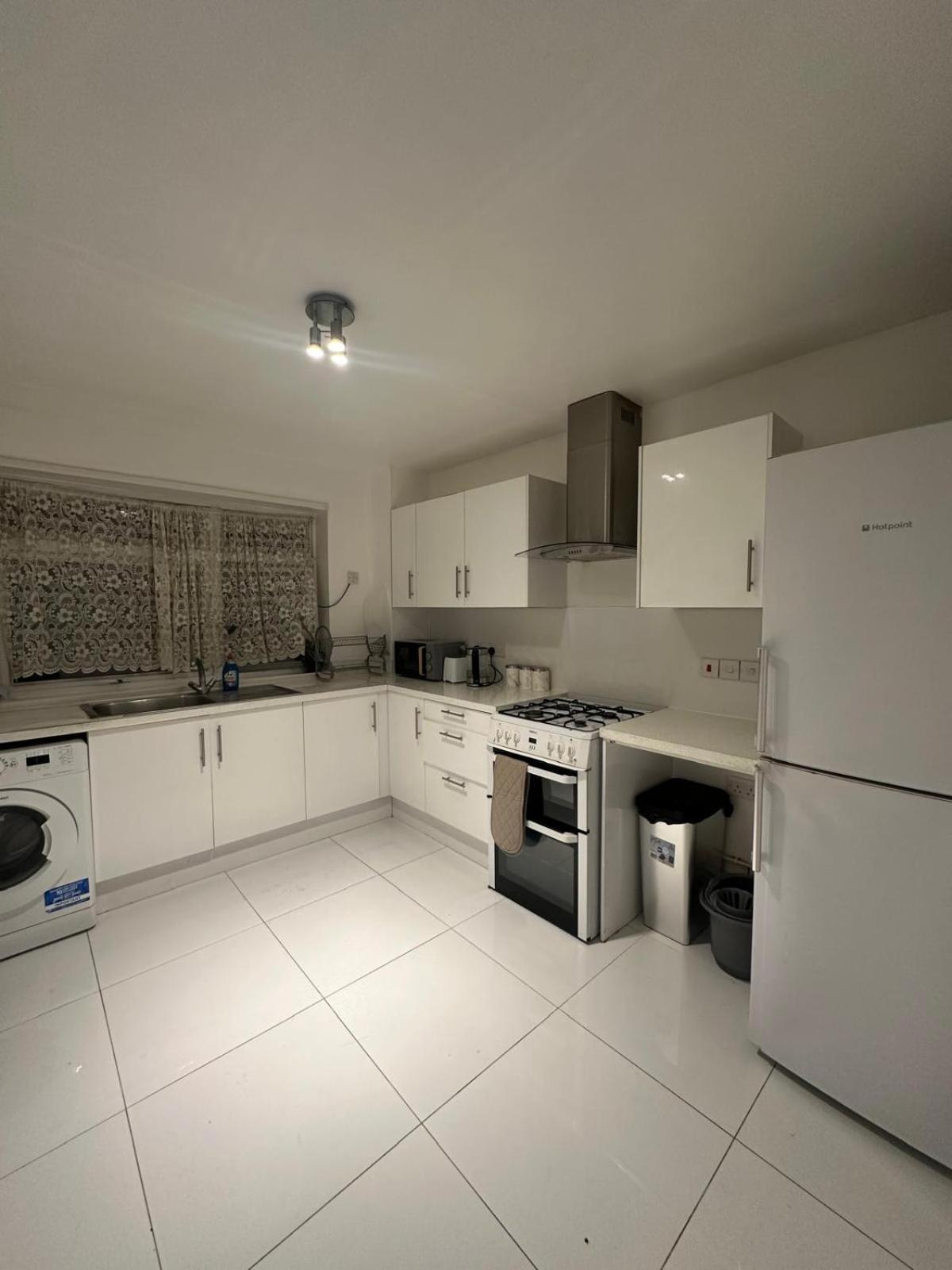 Modern Room In A 4 Bedroom Flat In London, Shared Bathroom! Eksteriør bilde