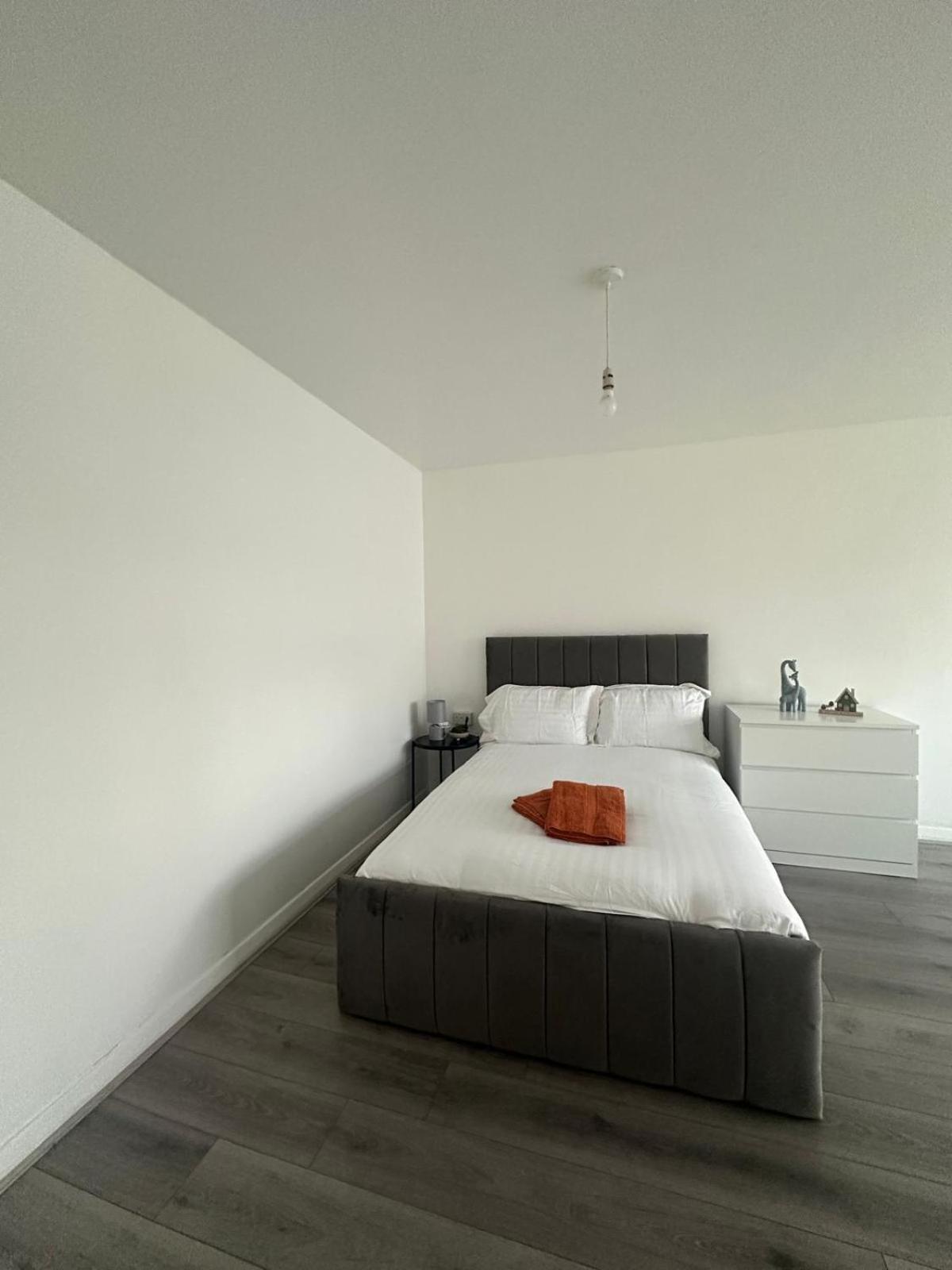 Modern Room In A 4 Bedroom Flat In London, Shared Bathroom! Eksteriør bilde