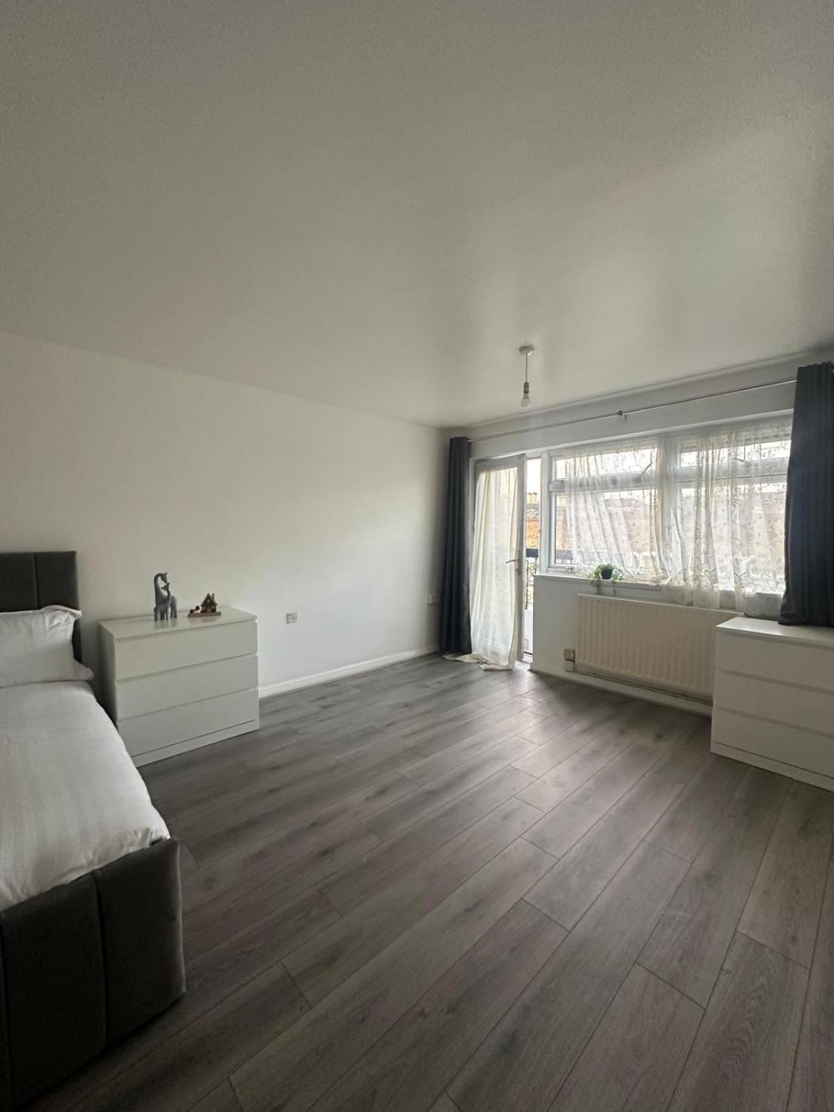 Modern Room In A 4 Bedroom Flat In London, Shared Bathroom! Eksteriør bilde
