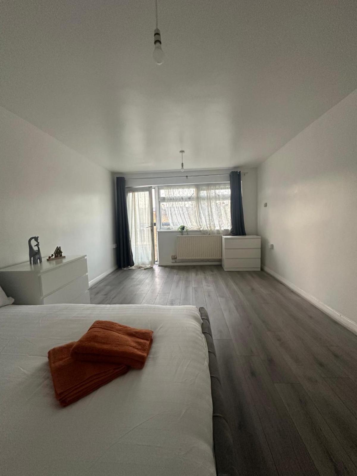 Modern Room In A 4 Bedroom Flat In London, Shared Bathroom! Eksteriør bilde