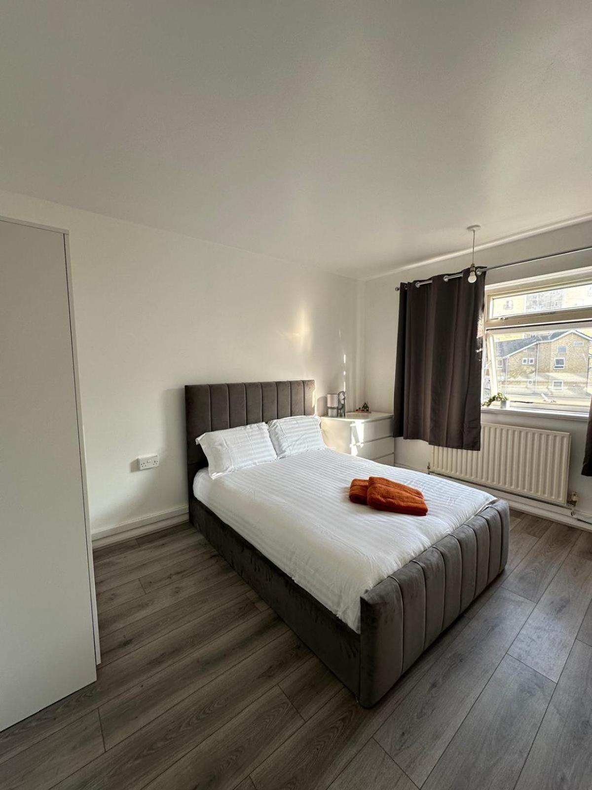 Modern Room In A 4 Bedroom Flat In London, Shared Bathroom! Eksteriør bilde