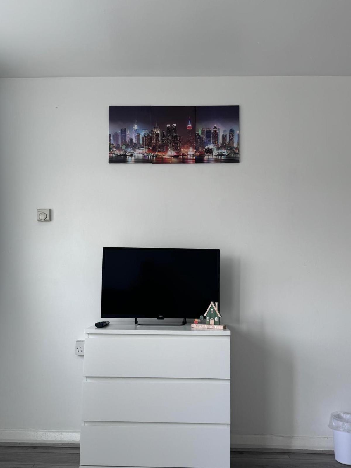Modern Room In A 4 Bedroom Flat In London, Shared Bathroom! Eksteriør bilde