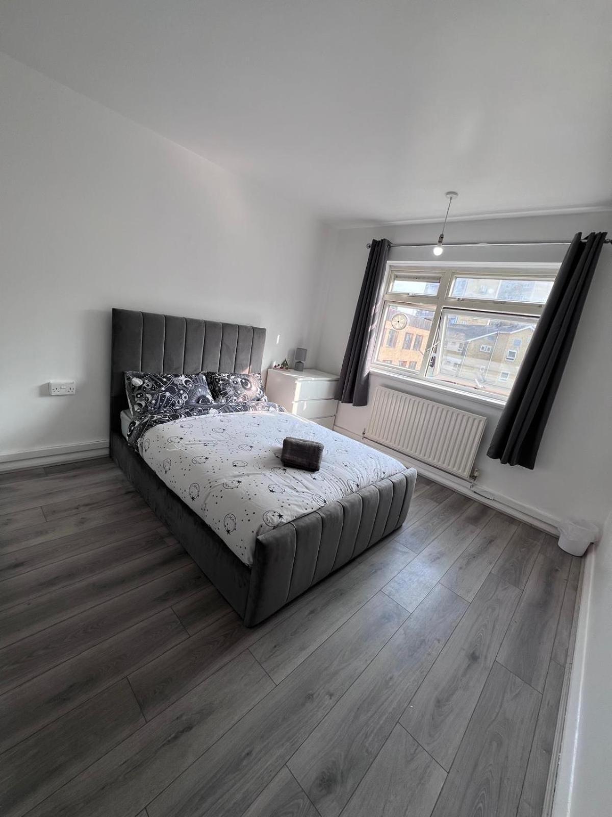 Modern Room In A 4 Bedroom Flat In London, Shared Bathroom! Eksteriør bilde
