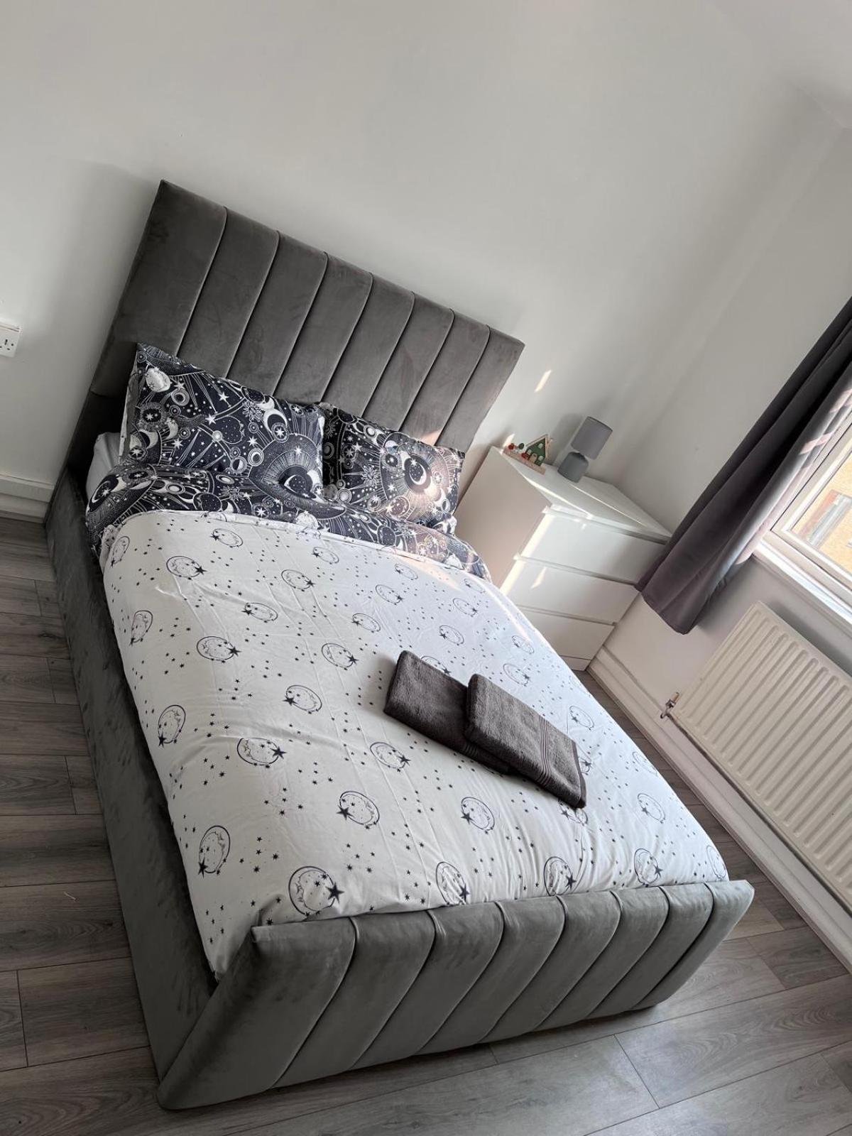 Modern Room In A 4 Bedroom Flat In London, Shared Bathroom! Eksteriør bilde