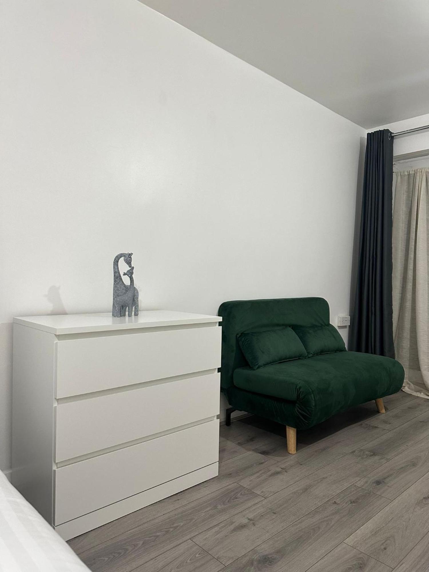 Modern Room In A 4 Bedroom Flat In London, Shared Bathroom! Eksteriør bilde