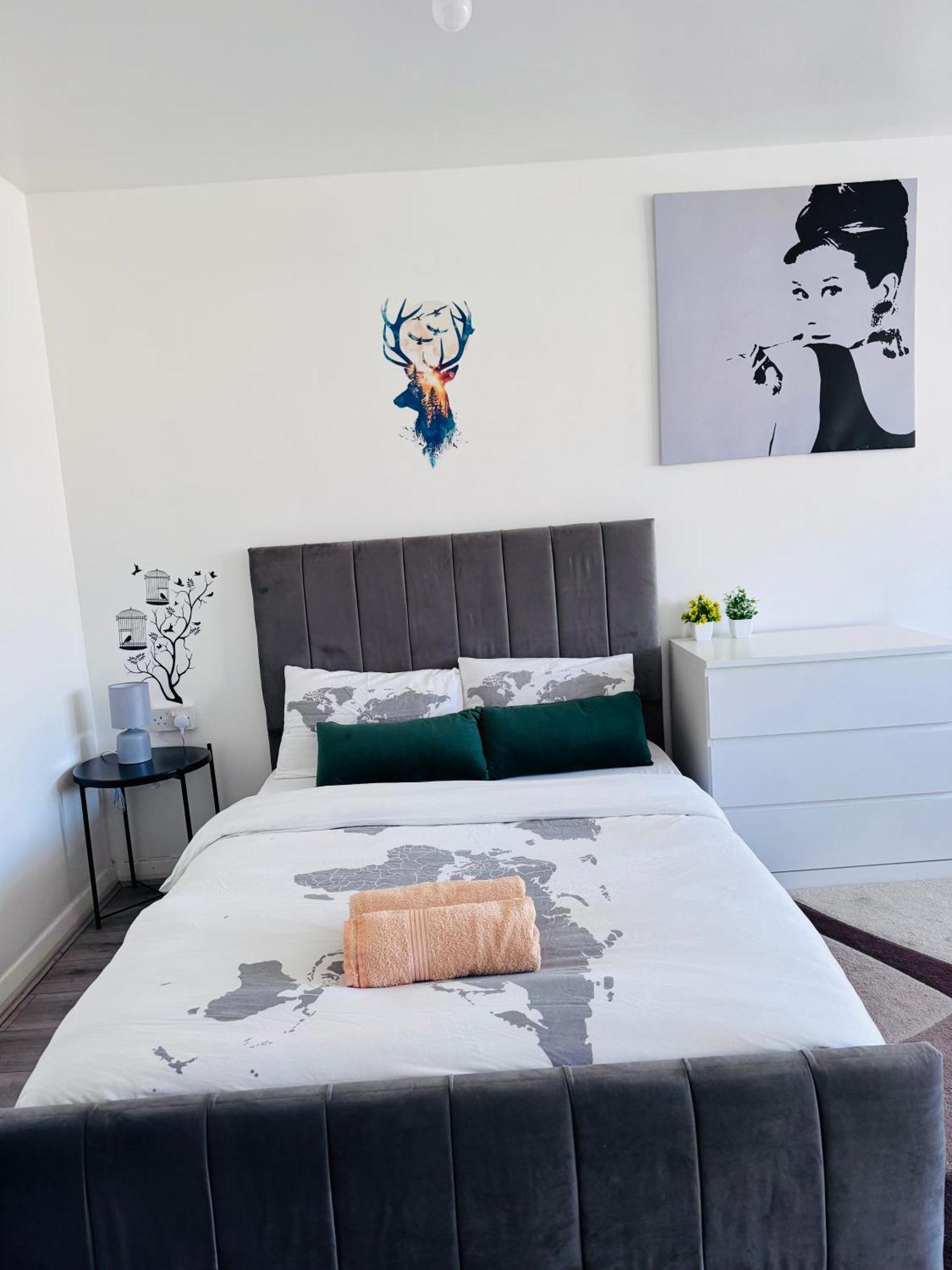 Modern Room In A 4 Bedroom Flat In London, Shared Bathroom! Eksteriør bilde