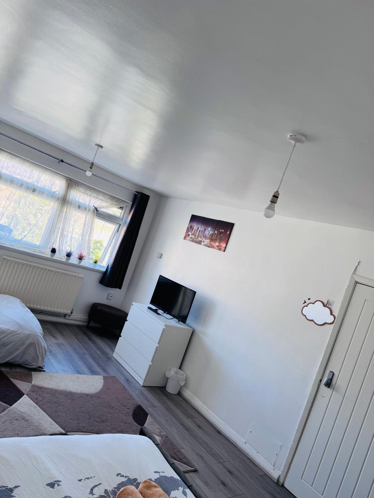 Modern Room In A 4 Bedroom Flat In London, Shared Bathroom! Eksteriør bilde